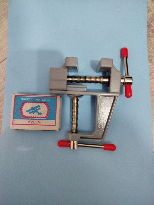 Тиски слесарные небольшие