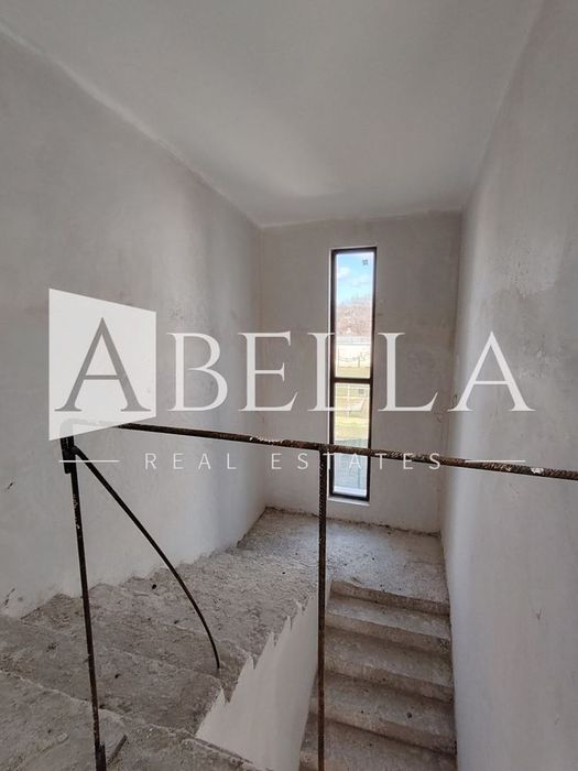 Къща в София, област-с.Петърч площ 211 цена 328000