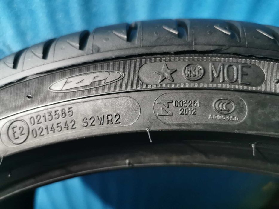275/35 R19 - michelin runflat 2 bucati