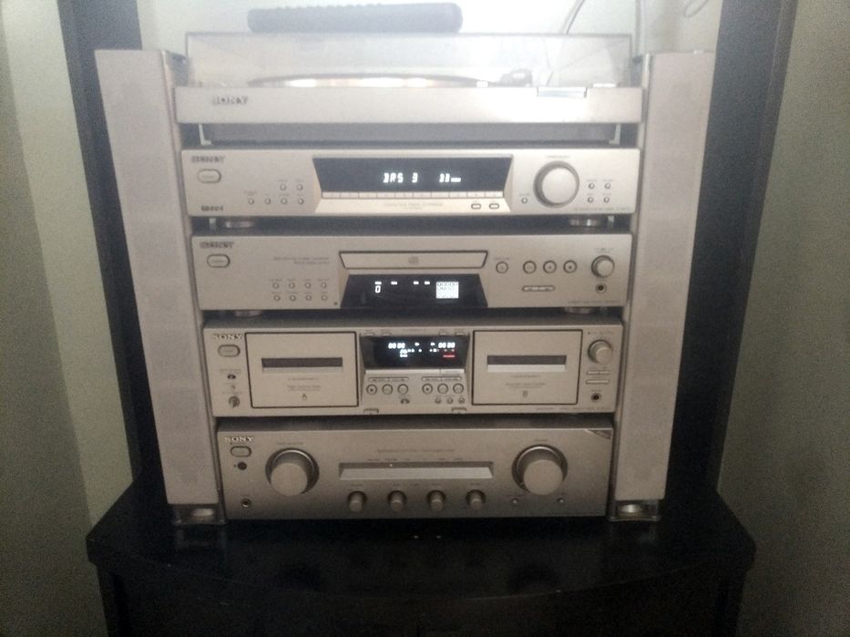 Пет-компонентна система SONY