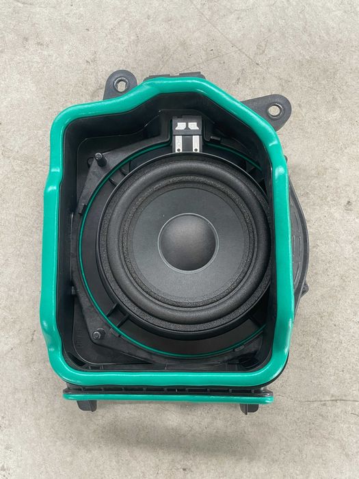 subwoofer stanga Bmw seria 5 G30 - G31, 6 G32 cod 9395861