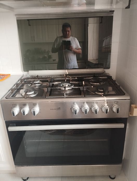 Продам газовую плиту б/у