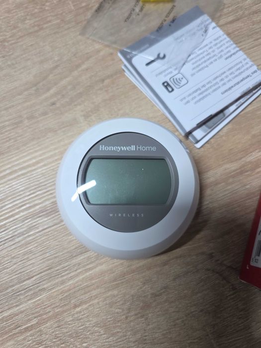 Termostat de ambient fara fir Honeywell T87RF2083