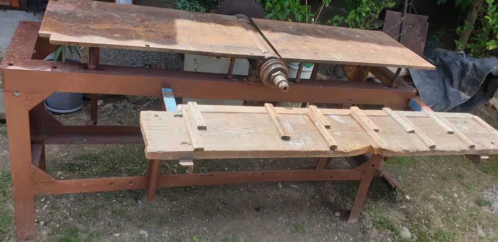 Vând mașină tâmplărie