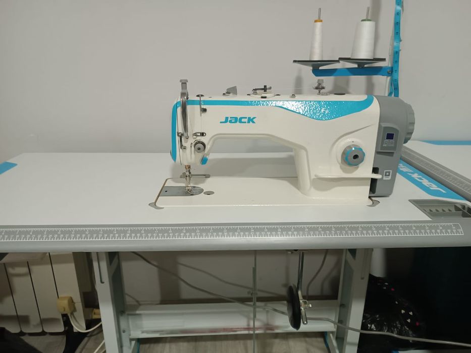 Продаётся швейная машина и оверлок