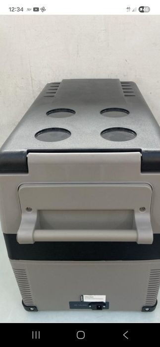 Frigider auto   40  de liti  de la  + 2  grade  pana la  - 20  de  grade  aplicatie si  pe  telefon