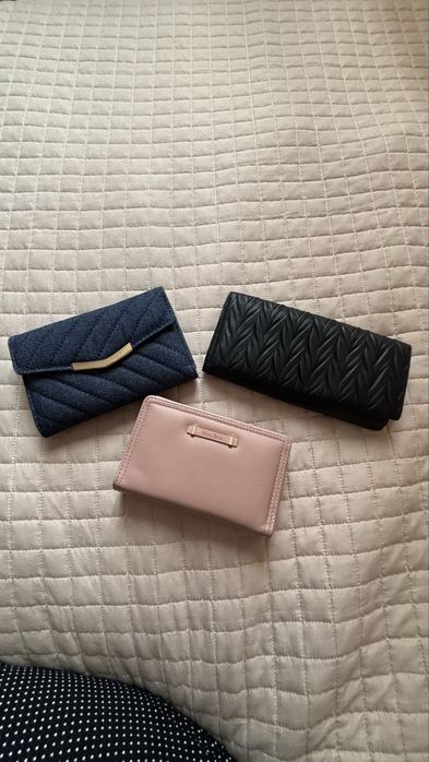 Портмонета всяко по 10 лв.