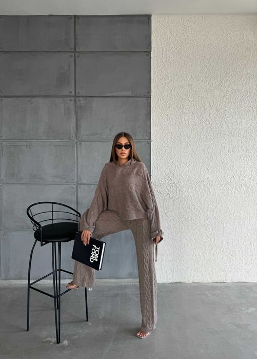 Сет худи и панталон ръчно плетени