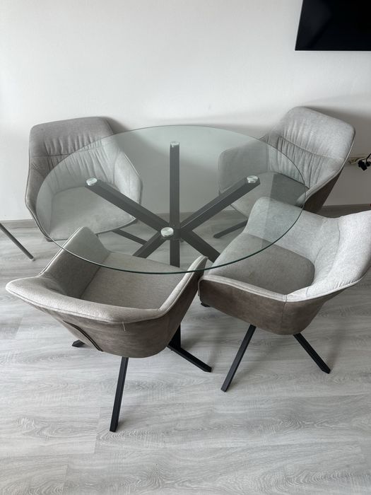 Set masă cu blat din sticlă + 4 scaune rotative 360°