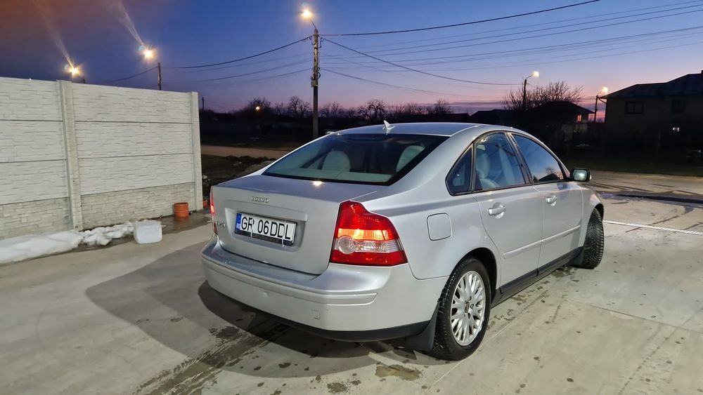Vând sau schimb Volvo S40 2.4 i