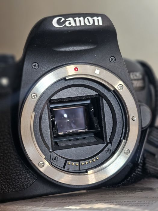Canon eos 700D  НОВ