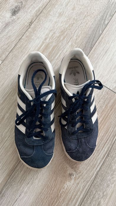 Продам кроссовки adidas