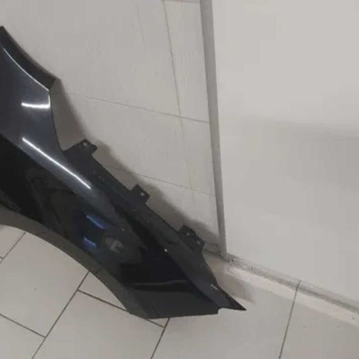 Aripa Fata Dreapta Skoda Rapid 2012- (F9R (Negru))