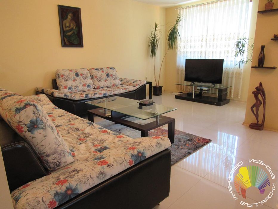 Дава се под наем Тристаен апартамент в Бургас, Лазур - 118 кв.м за 612 € - Снимка #2