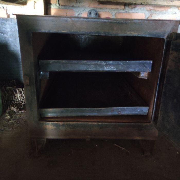Продам духовку  старинную за 10000