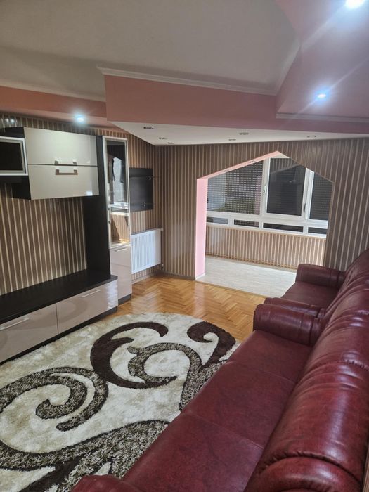 Apartament  Este nou si se akirieaza asa cum edte an poze