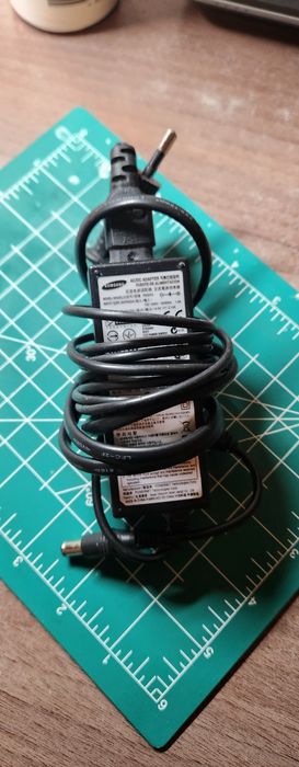 Adaptor de alimentare Samsung modelul PN3014