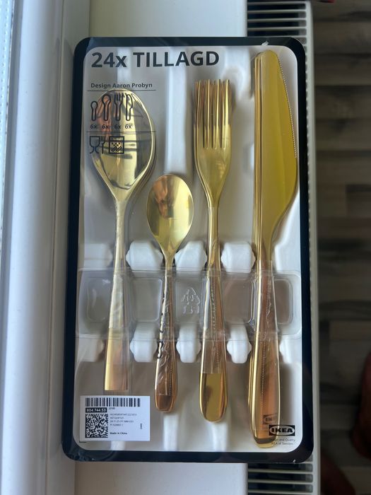 Комплект прибори 24 броя вилици, ножове, лъжици. Цвят - позлатени