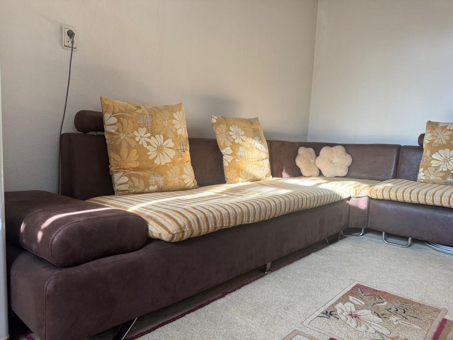 Диван с 5 прдушками