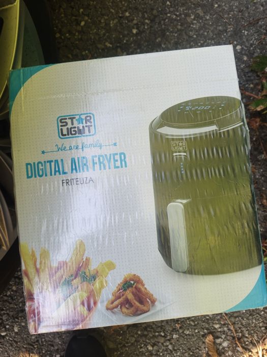 Friteuza fara ulei Star-Light Airfryer 2.6L , control digital 8 programe, sigilat nou