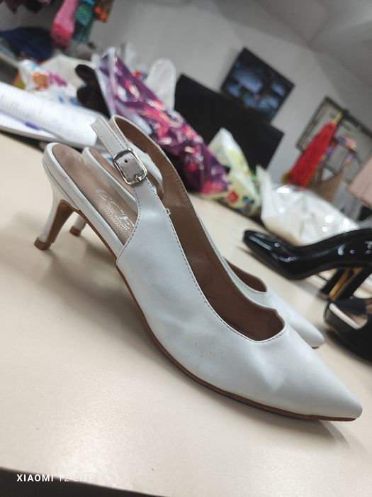 Продам за символическую плату обувь