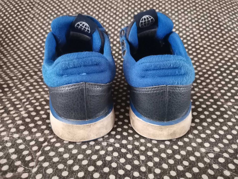 маратонки  Adidas + подарък