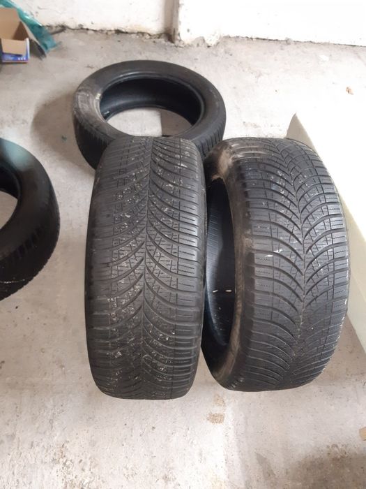 Vând anvelope m+s 225 55 r17