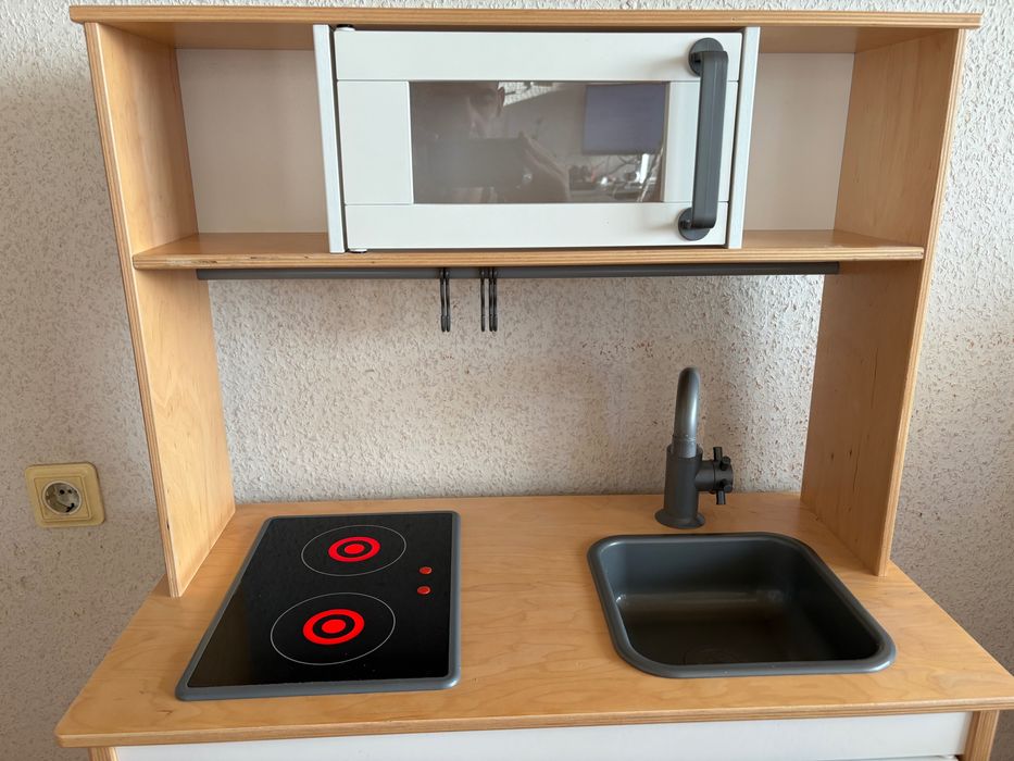 Детска дървена кухня ИКЕА плюс играчки