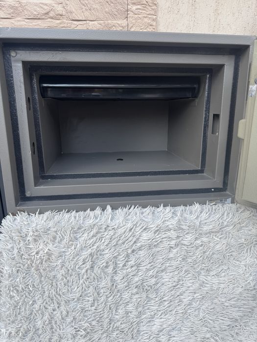 Продам сейф б/у Valberq