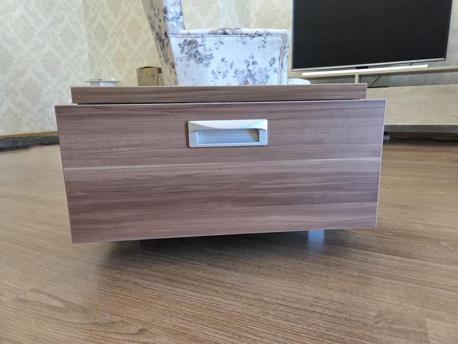 Продаётся комод и 2прикроватные тумбы