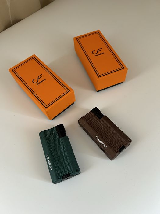 Запалка за пури с турбо пламък и вграден пънч - 2 цвята + кутия