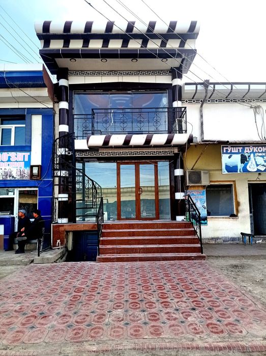 Xazorasp yangibozarda yol boʻyidagi doʻkon sotiladi