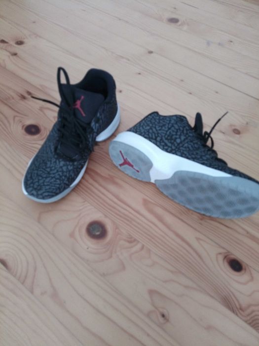 Оригинални мъжски маратонки Jordan номер 43