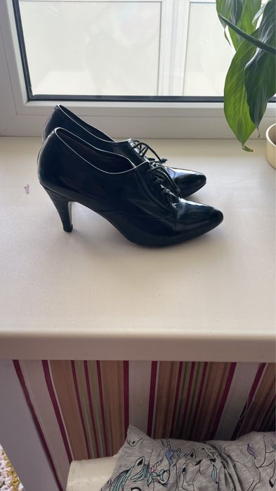 Продам женские туфли