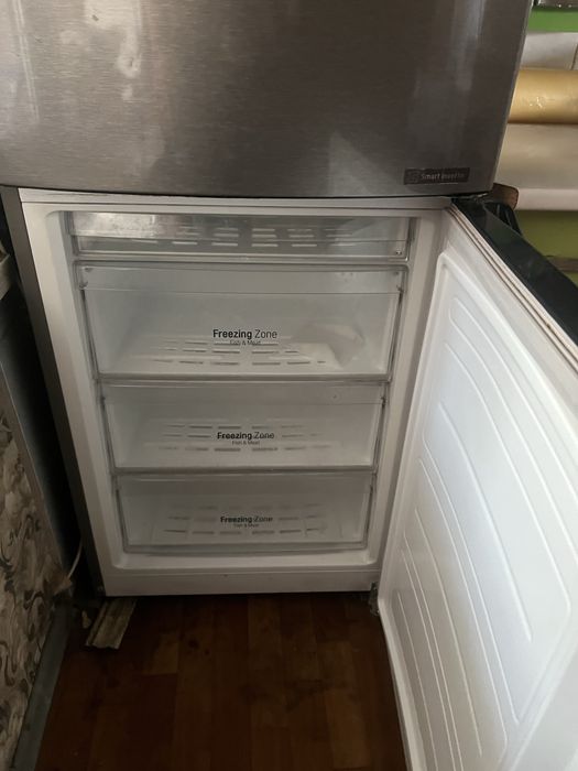 Холодильник LG.