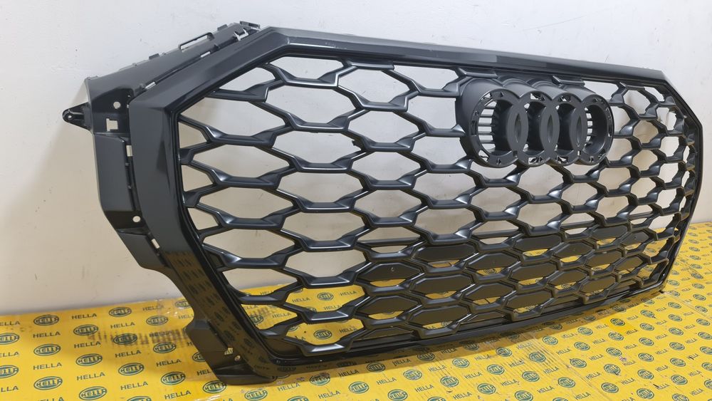 Grila masca radiator bara fata Audi Q3 F3 83F853651c S line black