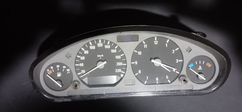 Щиток приборов е36