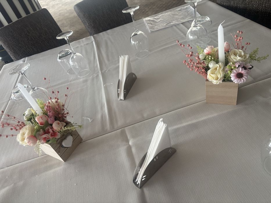 Vand inchiriez decoratiuni mese + alte modele