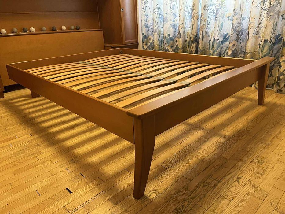 Легло от масивно дърво за матрак 140/190