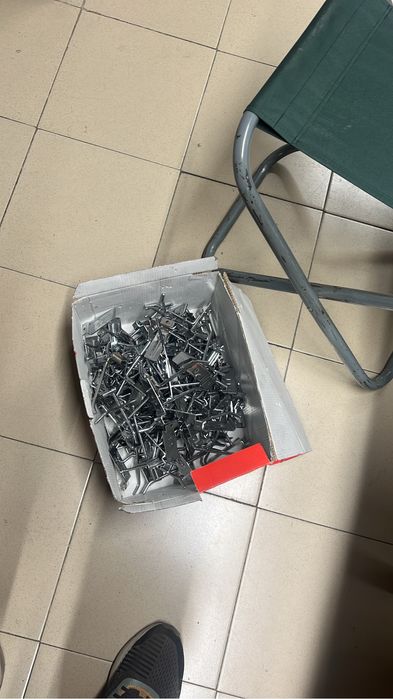 Крючки для экономпанелей