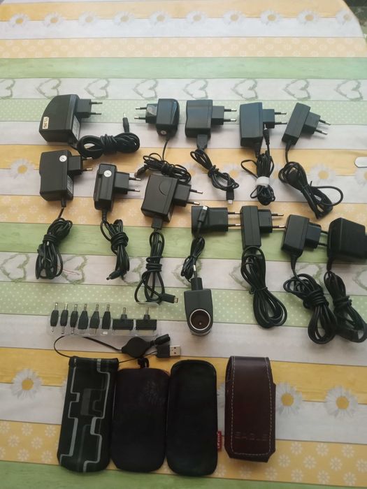 Стари Ретро Телефони и Зарядни.