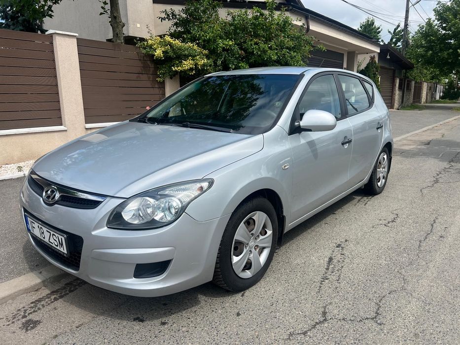Hyundai i30 , an 2010,benzina, 197000 km reali