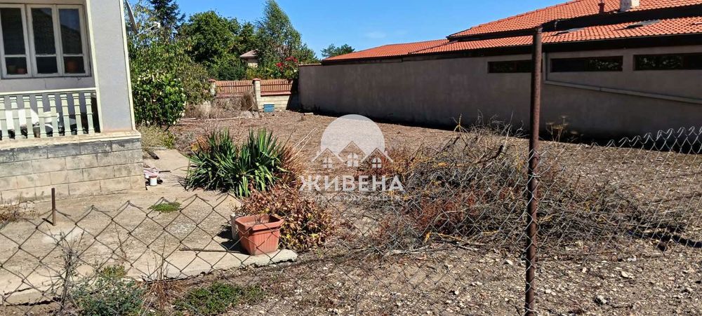 Продават се две къщи в един двор, с.Царичино, обл. Добрич