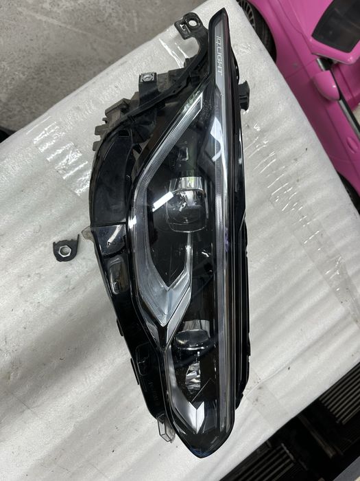 Far dreapta full led vw golf 8.