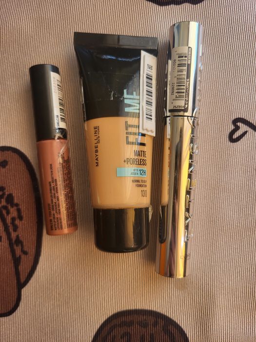 Сет фондьо тен MAYBELLINE спирала и червило 
Фон дьо тен за лице 15 мл
