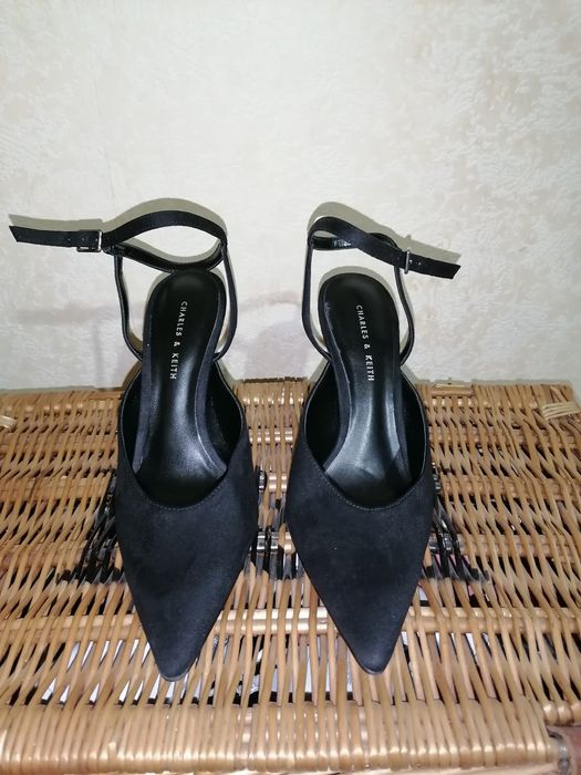 Женские босоножки Charles & Keith