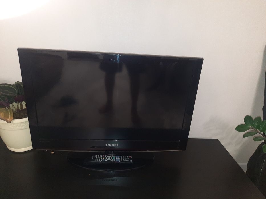 Телевизор б/у. диагональ 80