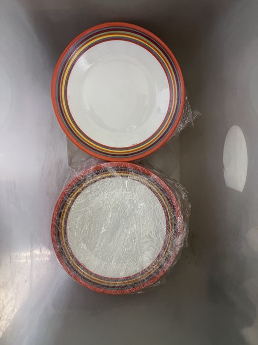 Посуда, подносы инвентарь для кафе