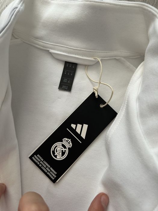 Мъжки суитчър на Real Madrid Adidas + подарък годишното списание