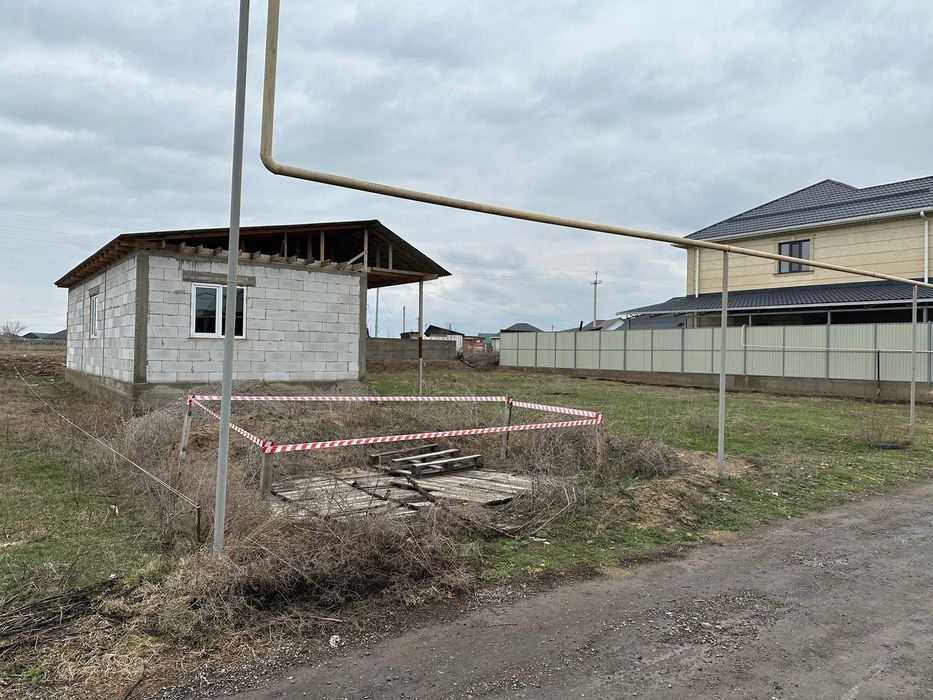 Участок с времянкой